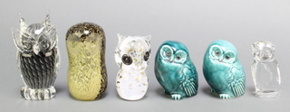A Murano glass owl 5", 3 other glass owls and 2 pottery ditto
