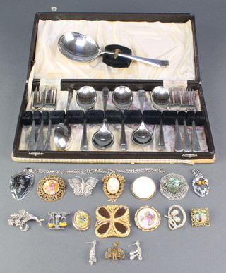 A plated cased dessert set and minor costume jewellery