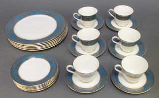 A Royal Doulton Earlswood pattern tea and dinner service comprising 6 tea cups, 6 saucers, 6 small plates, 6 dinner plates