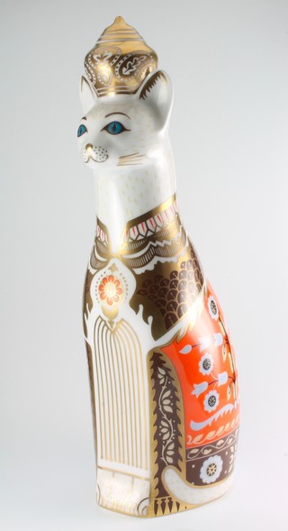 A Royal crown Derby Japan pattern paperweight in the form of Royal Siamese Cat boxed 8 1/2"