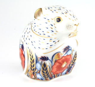 A Royal Crown Derby japan pattern paperweight in the form of a Poppy Mouse with gold stopper 2 1/5"
