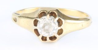 A Victorian 18ct yellow gold single stone mine cut diamond ring, size O 
