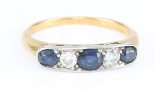 An 18ct sapphire and diamond ring, size K 