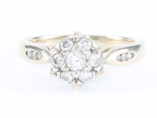 An 18ct white gold diamond cluster ring, size O 