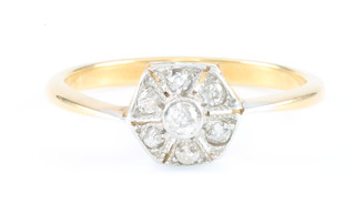 An 18ct yellow gold Edwardian diamond cluster ring, size N