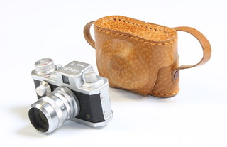 A Kikul 16 model II miniature camera complete with leather case 