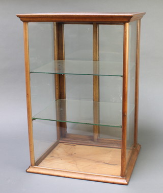 An Edwardian mahogany pedestal shop display cabinet, the interior fitted 2 shelves 23" x 15 1/2" x 13 1/2" 