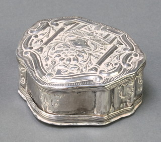 An early 19th Century Continental repousse silver palm box with double lids decorated vases of flowers between columns 110 grams 3" 