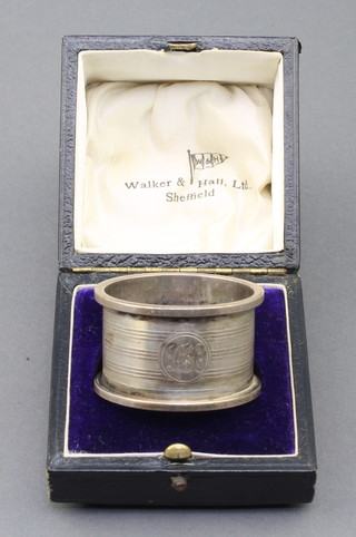 A silver engine turned napkin ring Sheffield 1926, 34 grams 