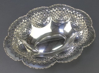 A pierced silver bowl with scalloped rim, Birmingham 1916, 390 grams