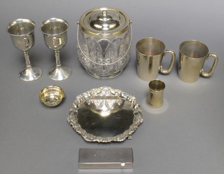 An Edwardian silver plated mounted biscuit barrel and minor plated items