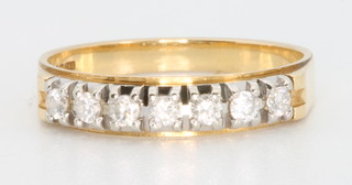 An 18ct yellow gold 7 stone diamond ring, size P