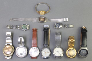 A gentleman's steel cased Seiko automatic calendar wristwatch and minor wristwatches