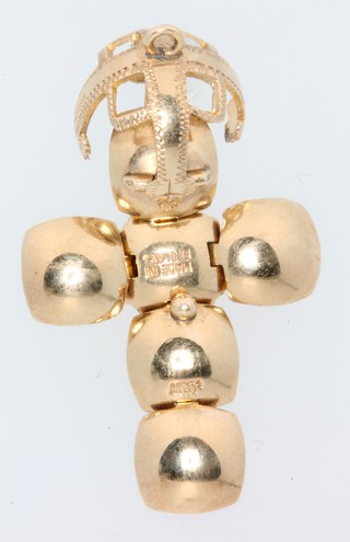 A 9ct yellow gold Masonic ball pendant 