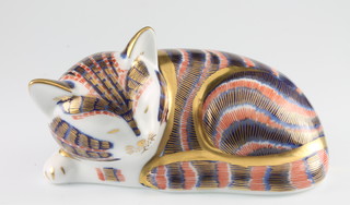 A Royal Crown Derby Japan pattern paperweight in the form of a Kitten with silver stopper 3 3/4"