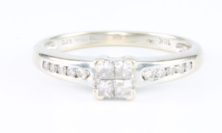 An 18ct white gold diamond ring, size K 1/2