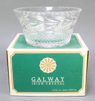 A Galway Irish crystal circular glass bowl 9" 