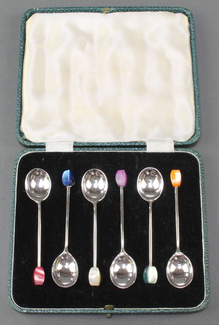 A set of 6 silver bean end coffee spoons Sheffield 1933, cased 