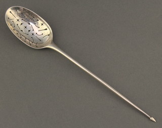 A Georgian silver mote spoon of plain form, 24 grams 