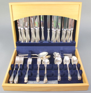 A canteen of silver plated Oneida cutlery for 8 