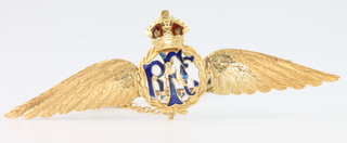 An Edwardian 15ct yellow gold and enamelled RFC sweetheart brooch 4.7 grams 
