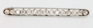 An Edwardian 18ct white gold and platinum 15 stone diamond bar brooch