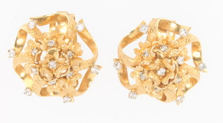 A pair of 1970s 18ct yellow gold 13 stone diamond ear clips 21.1 gr 