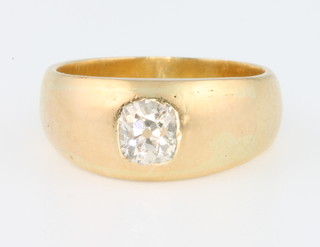 An 18ct yellow gold gentleman's gypsy set diamond ring approx. 0.7ct, size J 1/2
