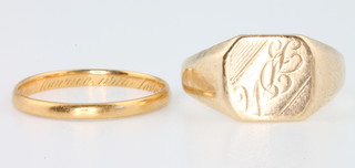 A gentleman's 9ct yellow gold signet ring size N 3.3 grams and a 22ct yellow gold wedding band size K 1/2 1 gram