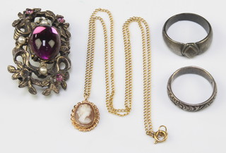A paste set scroll brooch and minor jewellery 