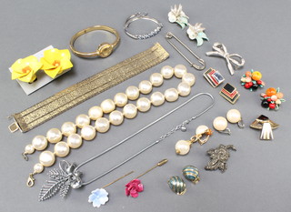 A gilt bracelet and minor costume jewellery 