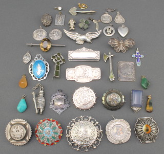 A quantity of Victorian and later silver jewllery