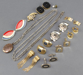 A gilt locket and minor costume jewellery