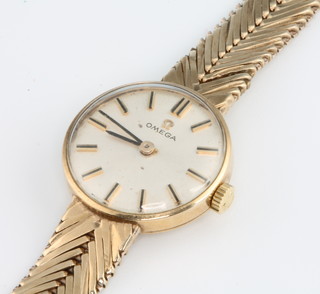 A lady's 9ct yellow gold Omega wristwatch on a ditto bracelet, 14 grams 