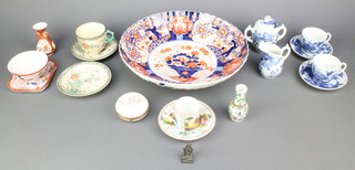An early 20th Century Imari shallow dish decorated with flowers 12" and minor Chinese and Japanese teaware etc 