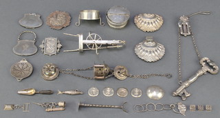 A Dutch silver purse, a ditto lidded vessel and other minor miniature items