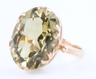 A 9ct yellow gold quartz dress ring size Q 