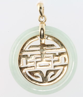 A 9ct yellow gold jade swivel pendant