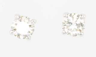 A pair of 18ct white gold diamond stud earrings, approx. 0.91ct 