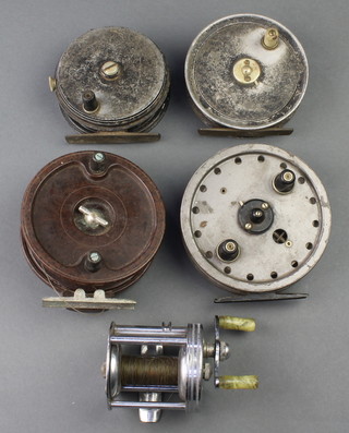 An Alcocks aerial brown Bakelite centre pin fishing reel 3 1/2", a Rapidex centre pin fishing reel 4" (some light corrosion), 2 other centre pin fishing reels 3" and 3 1/2" and  a Calabazo American Boy 1706 fishing reel 
