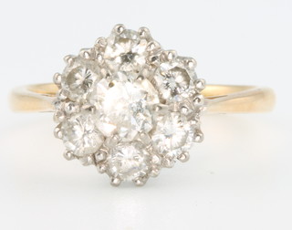 An 18ct yellow gold diamond cluster ring, approx 1.7ct, size O 