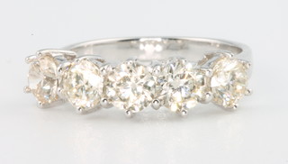 An 18ct white gold 5 stone diamond ring, 2.03ct, size N