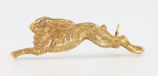 A 15ct yellow gold diamond set Edwardian style rabbit bar brooch 33mm 