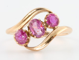 An 18ct yellow gold 3 stone ruby ring, size K