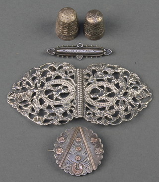 A Victorian silver brooch, 1 other, 2 thimbles and a buckle 