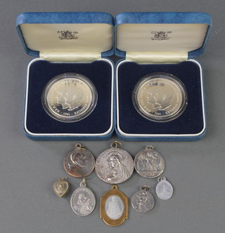 2 silver proof crowns commemorating the marriage of His Royal Highness Prince of Wales and Lady Diana Spencer in 1981, 9 medallions