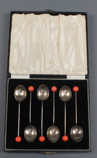 A set of 6 silver bean end coffee spoons Birmingham 1934, cased 