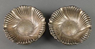 A pair of repousse silver dishes Birmingham 1916 4", 90 grams