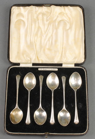Six silver coffee spoons Birmingham 1938,cased, 38 grams 