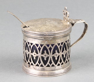 An Edwardian pierced silver mustard pot with blue glass liner and spoon Birmingham 1911, 94 grams 